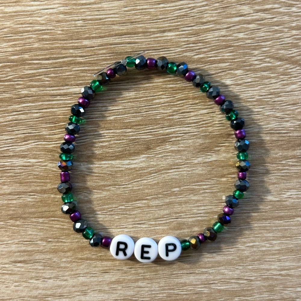 Taylor Swift reputation friendship bracelet